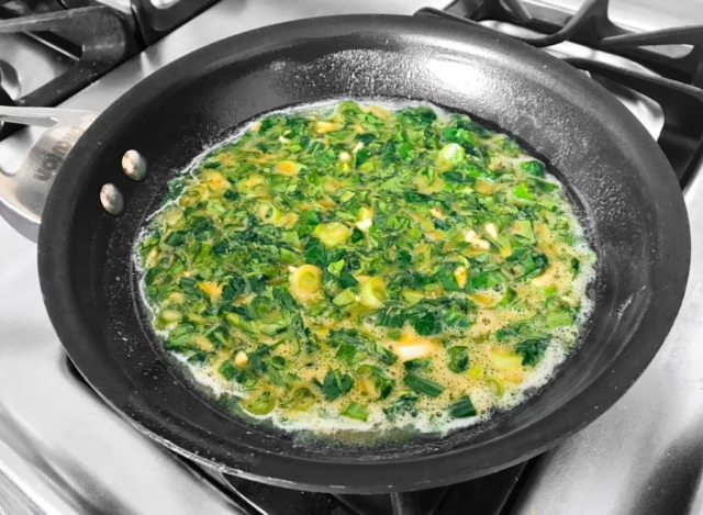 Kaukasis cookbook recipe for egg and herb kuku or kükü like frittata Georgia Georgian cooking healthy low carb dinner breakfast lunch or brunch